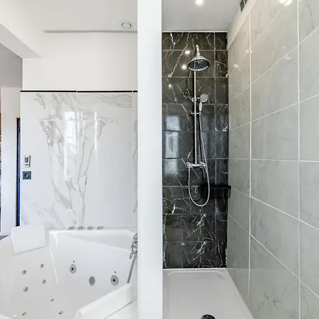 Aurora Lov'room Proche De Saint Charles Apartment